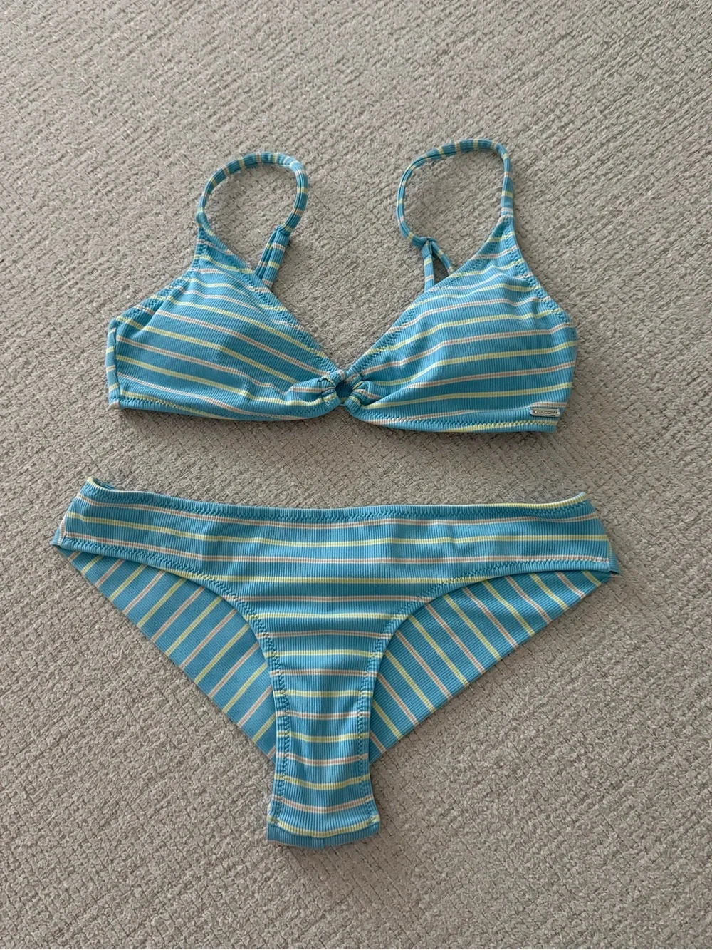 Volcom Bikini Set - Picture 1 of 2